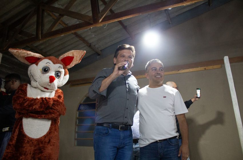  Deputado Paulo Gomes da Tv e Cleber Amorim participam de evento de Páscoa das crianças no bairro Costeira em São José dos Pinhais