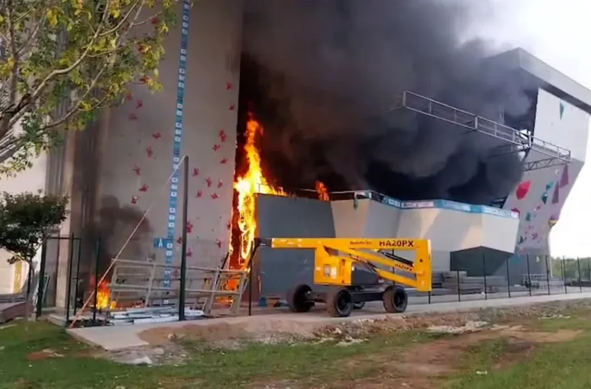  Incêndio atinge ginásio do Complexo Esportivo Peladeiro, em Curitiba