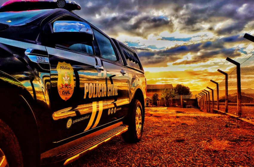  Criança de 3 anos é encontrada morta após ser esquecida em carro por 10 horas em Videira (SC)