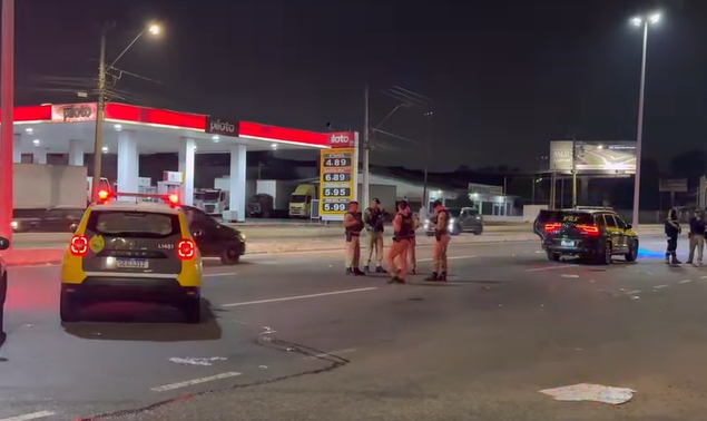  Idoso morre atropelado por van na BR-376, em São José dos Pinhais