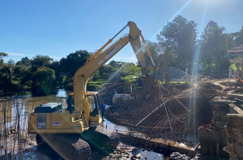  Obra do vertedouro da Lagoa do Pedon avança com acompanhamento técnico da Prefeitura de São José dos Pinhais