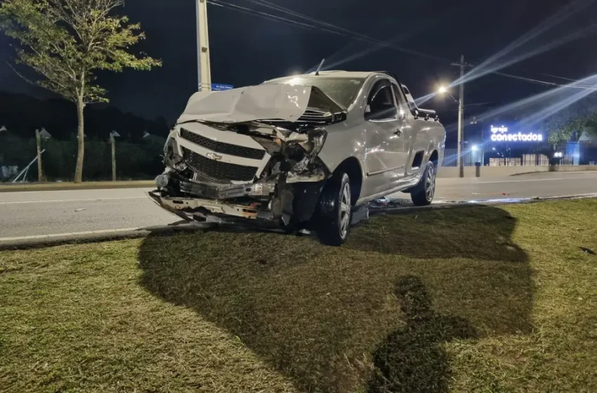  Sequência de acidentes causa transtornos no trânsito da Avenida Comendador Franco, em Curitiba
