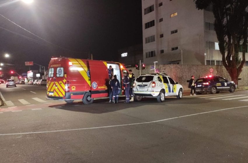  Ciclista fica ferido após ser atingido por carro no Centro de São José dos Pinhais