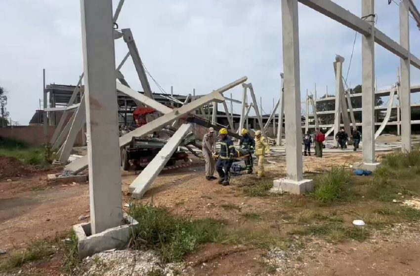  Laje de barracão desaba em Pinhais e deixa quatro trabalhadores feridos