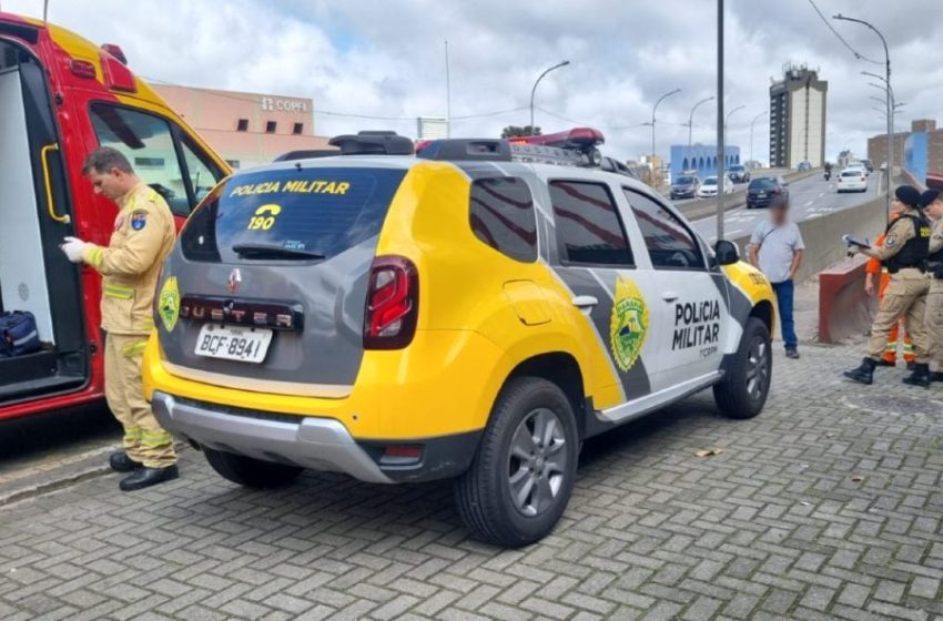 Homem é encontrado gravemente ferido após possível espancamento sob viaduto em Curitiba
