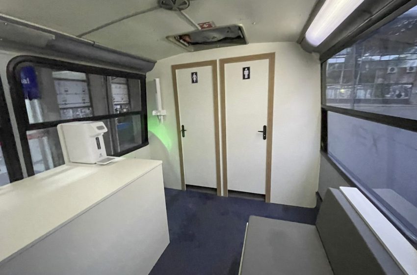  Urbs coloca em circulação ônibus com banheiros para atender operadores das estações-tubo