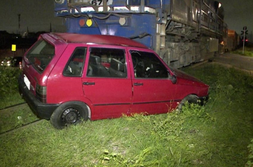  Motorista escapa por segundos de colisão entre carro e trem no bairro Uberaba