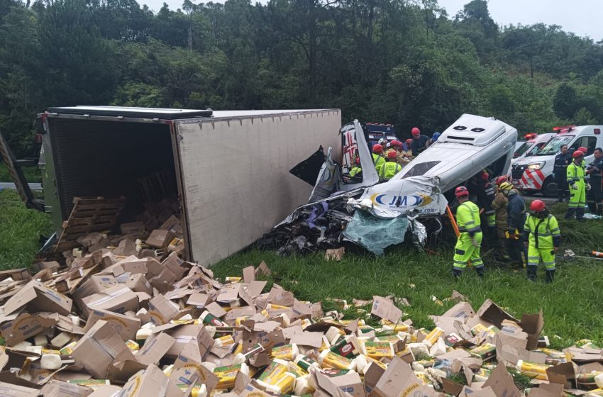  Grave acidente na BR-116 deixa ao menos seis mortos em Campina Grande do Sul