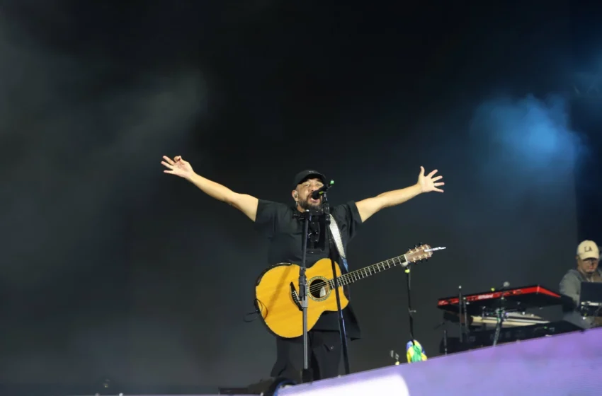  Gospel estreia no Verão Maior Paraná e Fernandinho reúne multidão em Matinhos