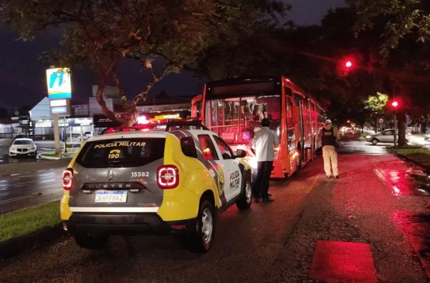  Ciclista de 19 anos fica em estado gravíssimo após ser atropelada por ônibus biarticulado no Boqueirão