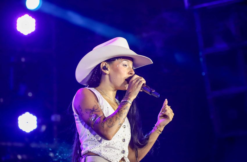  Ana Castela arrasta mais de 230 mil pessoas em Matinhos e faz história no Verão Maior Paraná