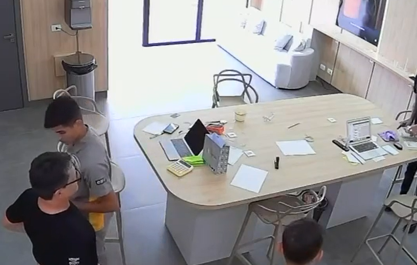  Roubo à mão armada é registrado em loja de celulares premium, em São José dos Pinhais