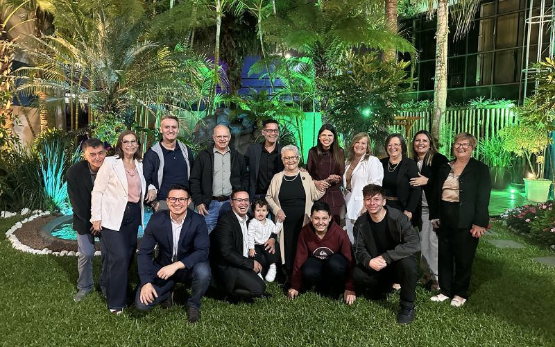  Pastora Adriana Rocha entrega Prêmio Mulher Destaque a Alice Paim de Melo Pruch