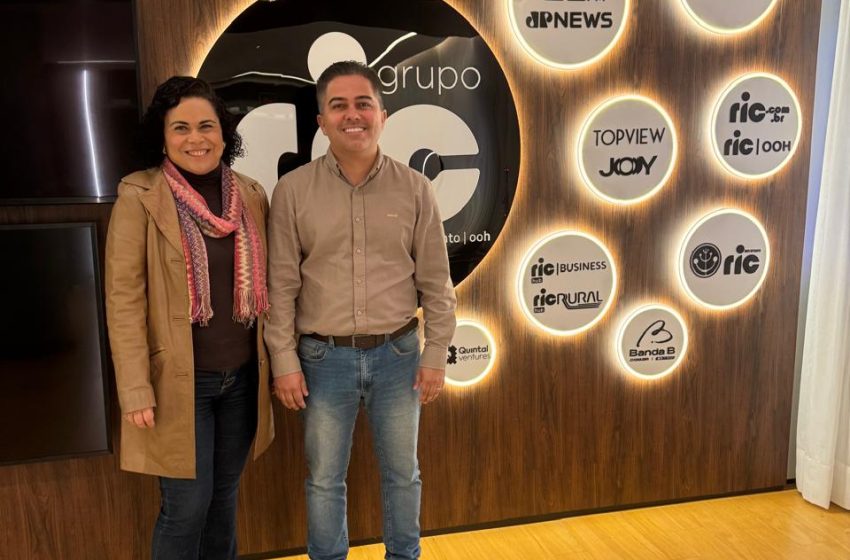  Após pergunta em entrevista, Cleber Amorim diz que avalia disputar eleição e afirma que decisão entre estadual ou federal dependerá do grupo