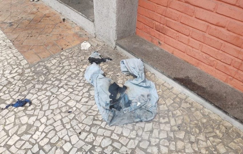  Barbaridade no Centro de Curitiba: homem é queimado após discussão na rua