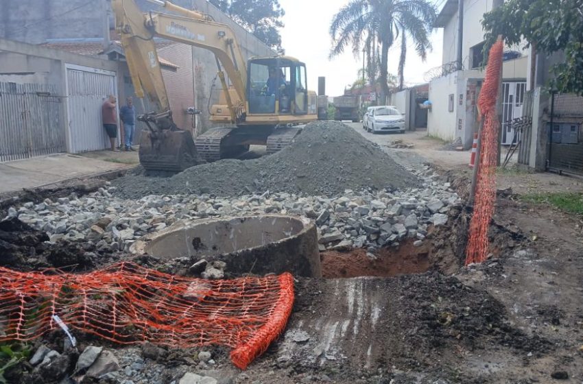  Secretaria de Obras intensifica ações contra enchentes no bairro Iná