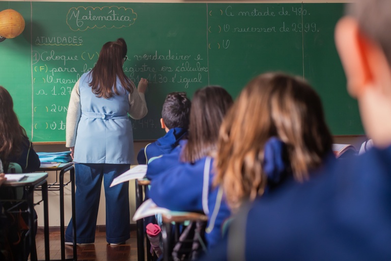 Pedagoga é agredida por estudante durante festa julina em colégio estadual de São José dos Pinhais