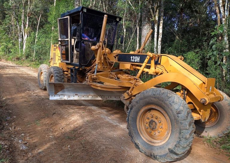  Secretaria de Obras intensifica patrolamento e reforça manutenção de vias em São José dos Pinhais