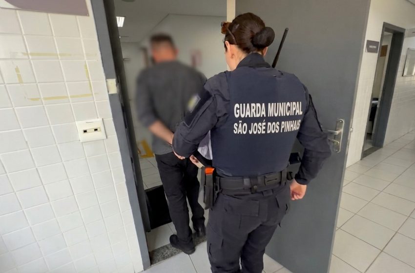  Homem é preso após ser flagrado em ato obsceno dentro de carro no Parque São José
