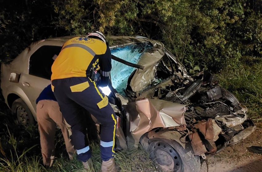  Caminhoneiro invade contramão, bate de frente com carro e mata motorista em SJP